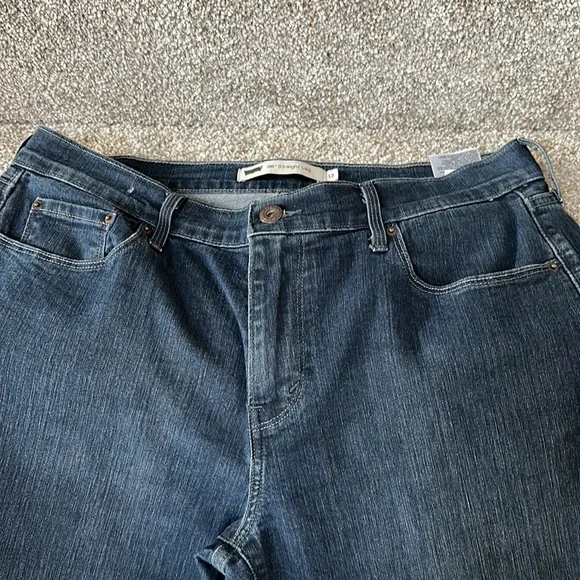 Levi’s 505 Straight Leg Dark Wash Jeans - Picture 3 of 8